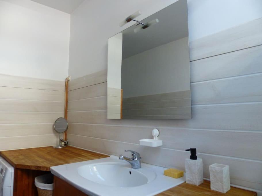 Appartement Dans Maison Brié-et-Angonnes Exterior foto