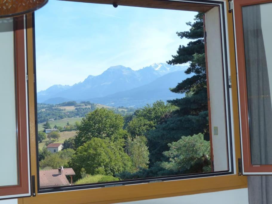 Appartement Dans Maison Brié-et-Angonnes Exterior foto
